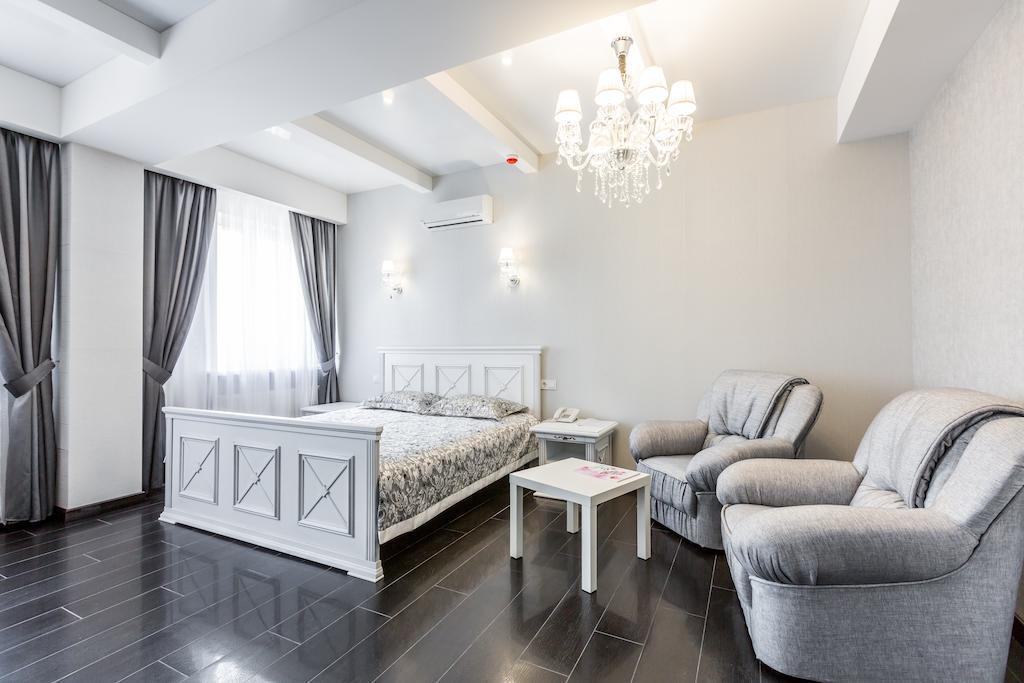 Hotel Premier Kamjanske Zimmer foto